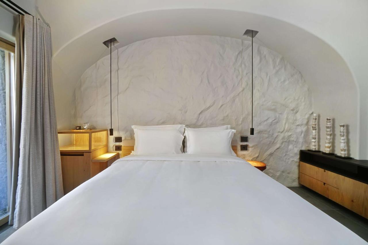 Radisson Blu Zaffron Resort, Santorini (Adults Only) Kamari  Ngoại thất bức ảnh
